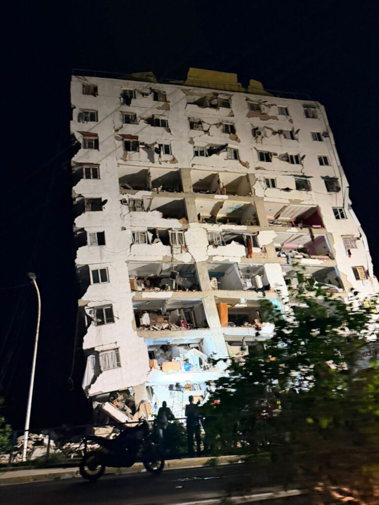 Zniczony przez trzęsienie ziemi blok w Wenrzueli